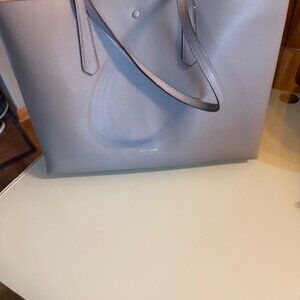 Elegant Light Gray Kate Spade Tote Bag – Chic, Spacious & Everyday-Ready